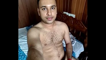 Gatinho safado e gostoso chegou para brincar com tudo