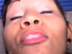 Lésbicas brasileiras fazem sexo e cospem uma na cara da outra