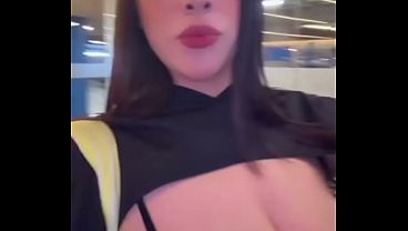 Rocío sozinha se masturbando com prazer intenso